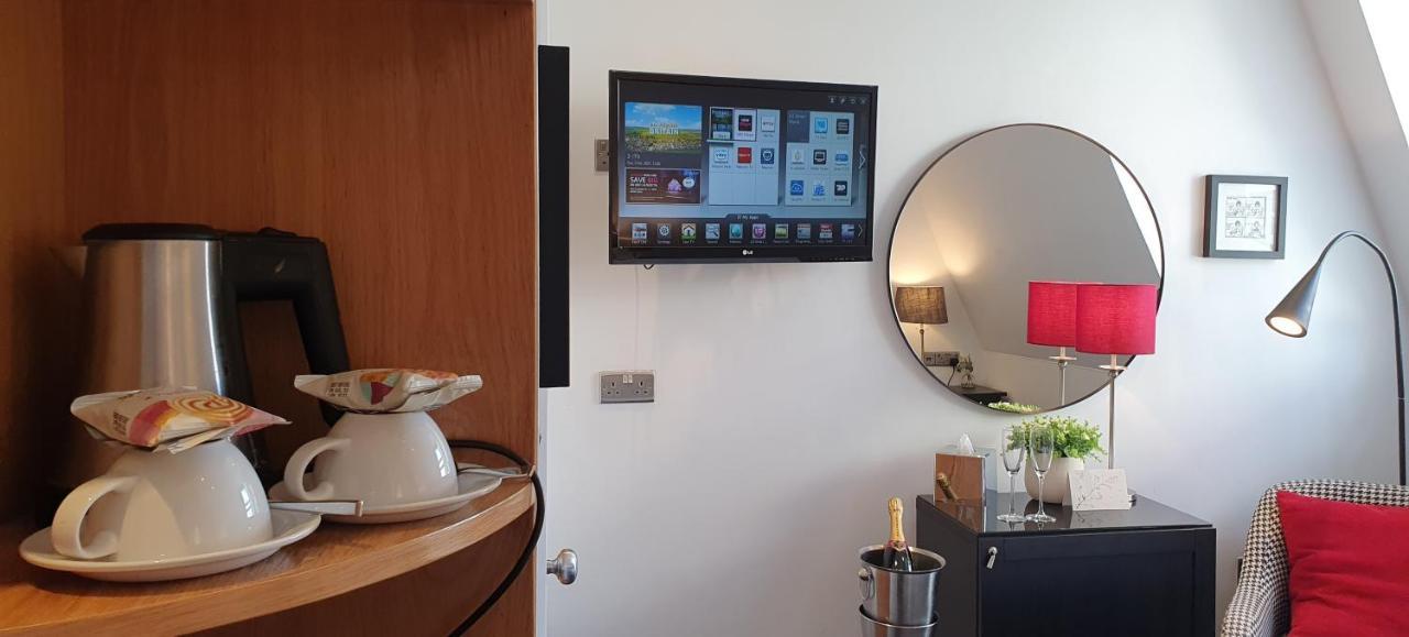 A Room With A View Brighton Dış mekan fotoğraf A television with a built-in DVD player