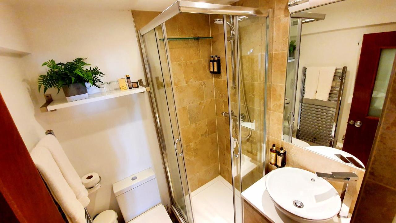 A Room With A View Brighton Dış mekan fotoğraf A shower cubicle