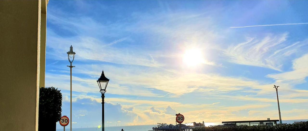 A Room With A View Brighton Dış mekan fotoğraf The sun at noon