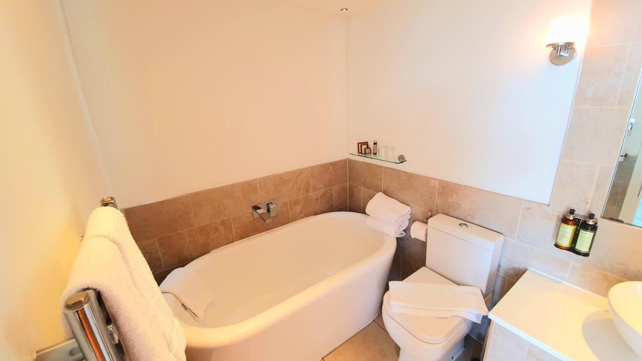 A Room With A View Brighton Dış mekan fotoğraf A modern Japanese bathroom